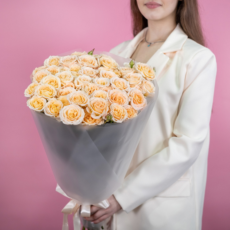 Букет из 15 кремовых кустовых роз 60 см